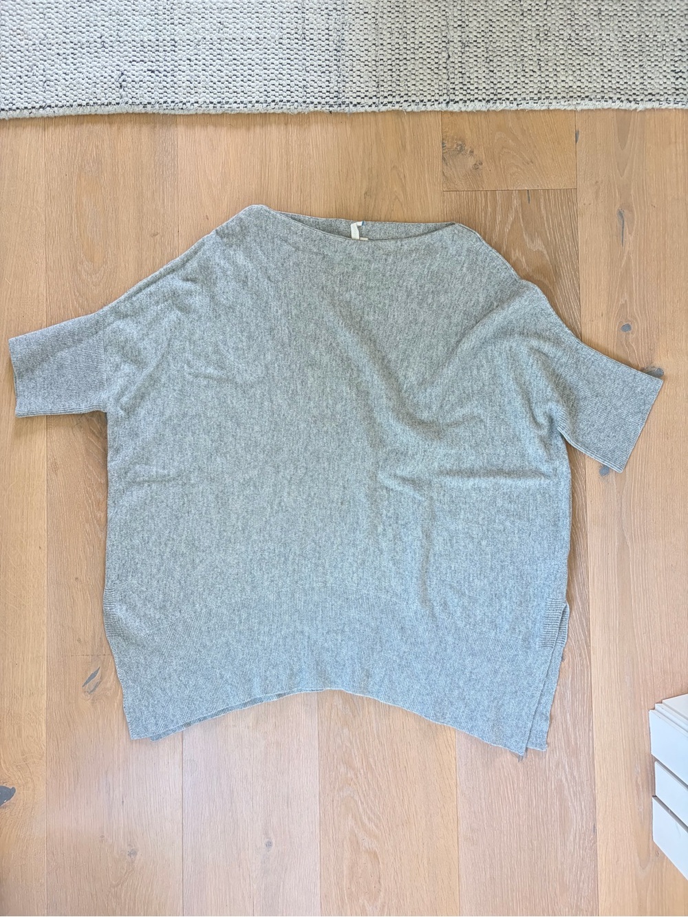 Light Gray Women’s Short-Sleeve Knit Sweater